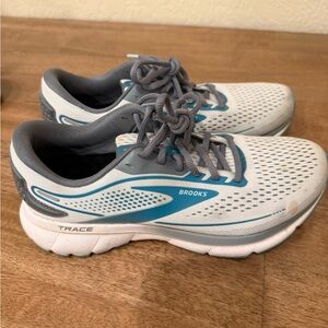 Brooks Women's Shoes - White and Blue size 8